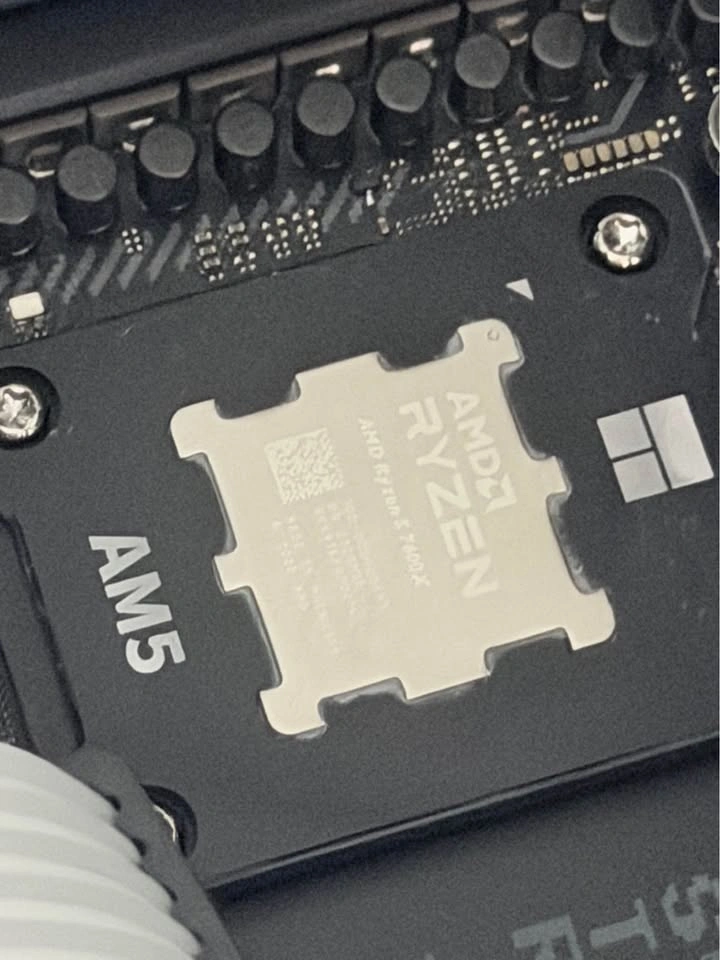 AMD Ryzen 5 7600X Processor - photo 3