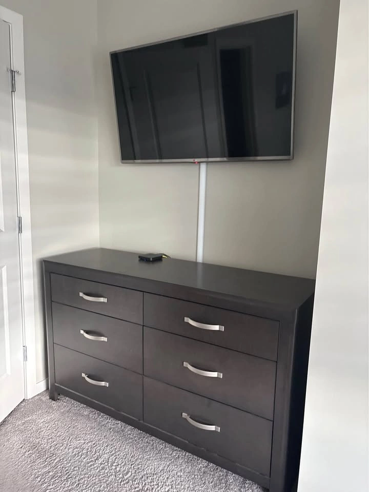 Bedroom set - two side tables, dresser, bed frame - photo 3