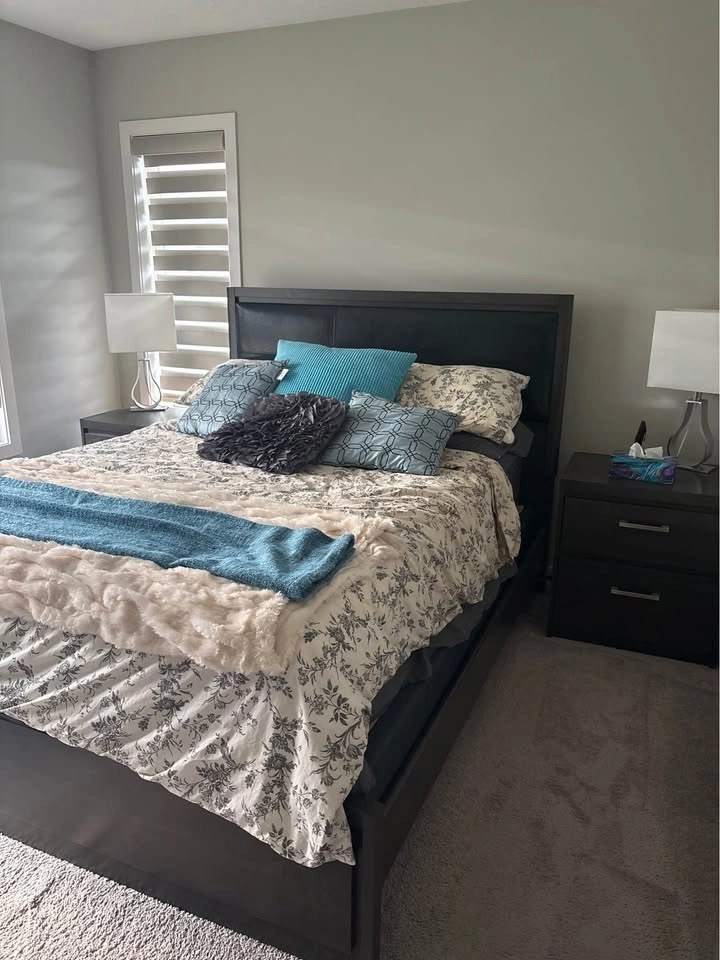 Bedroom set - two side tables, dresser, bed frame - photo 4