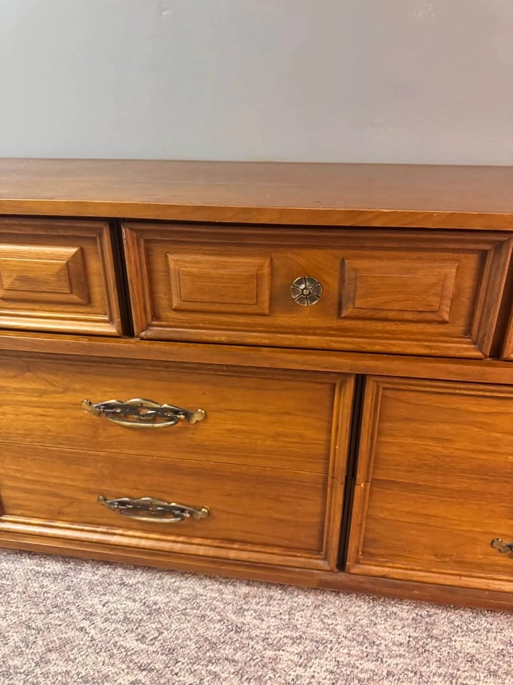 Vintage 8 Drawer Wood Dresser - photo 3