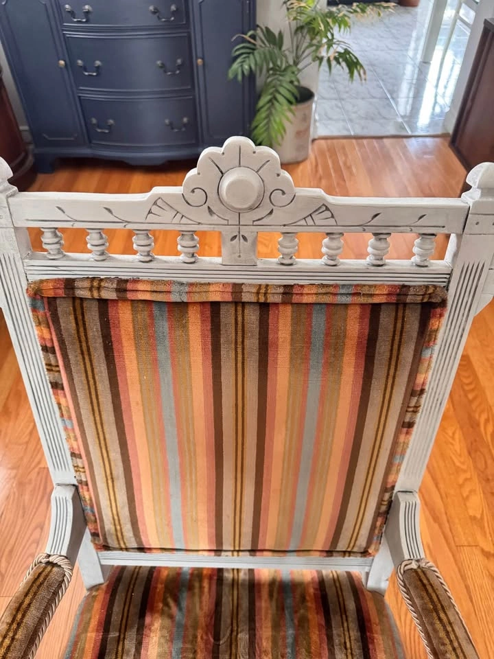 Vintage Painted Armchair with Striped Velvet Upholstery - photo 2