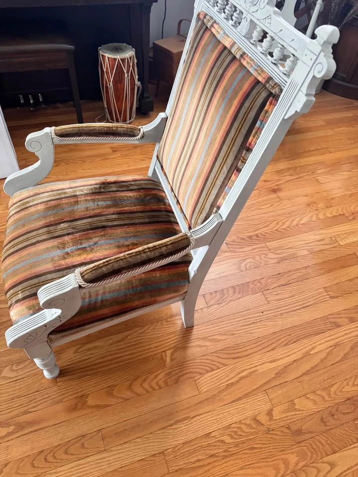 Vintage Painted Armchair with Striped Velvet Upholstery - photo 3
