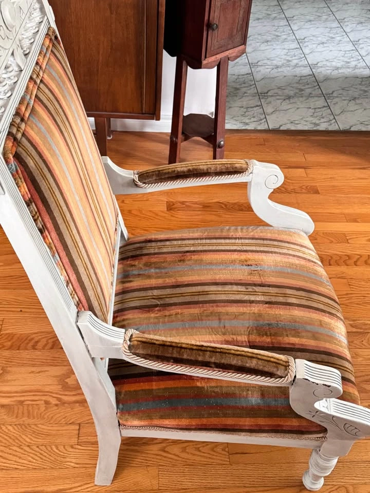 Vintage Painted Armchair with Striped Velvet Upholstery - photo 5