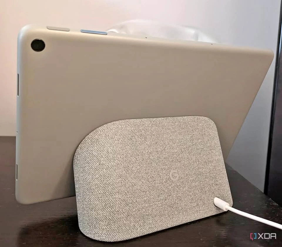 Pixel tablet with dock TRADES
