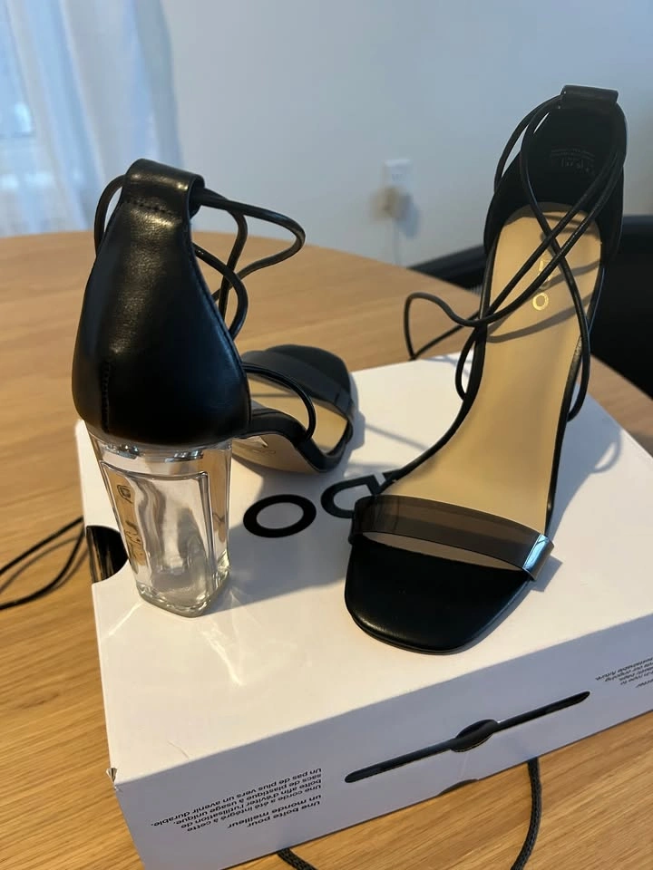 Tie-up Clear Heels