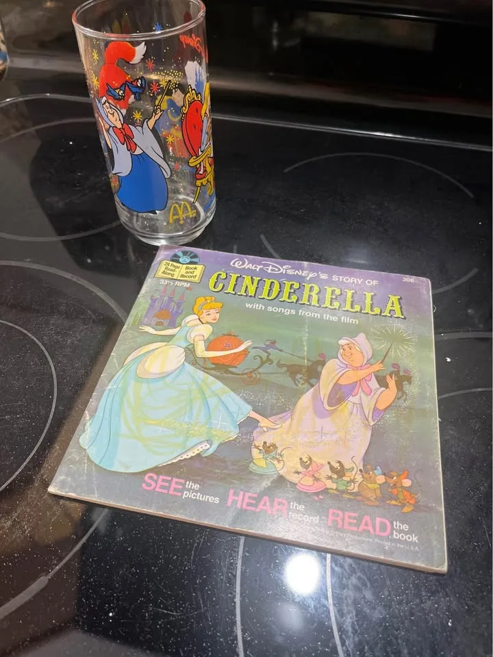 Cinderella McDonalds Glass & Read Along Book image indicator(2)