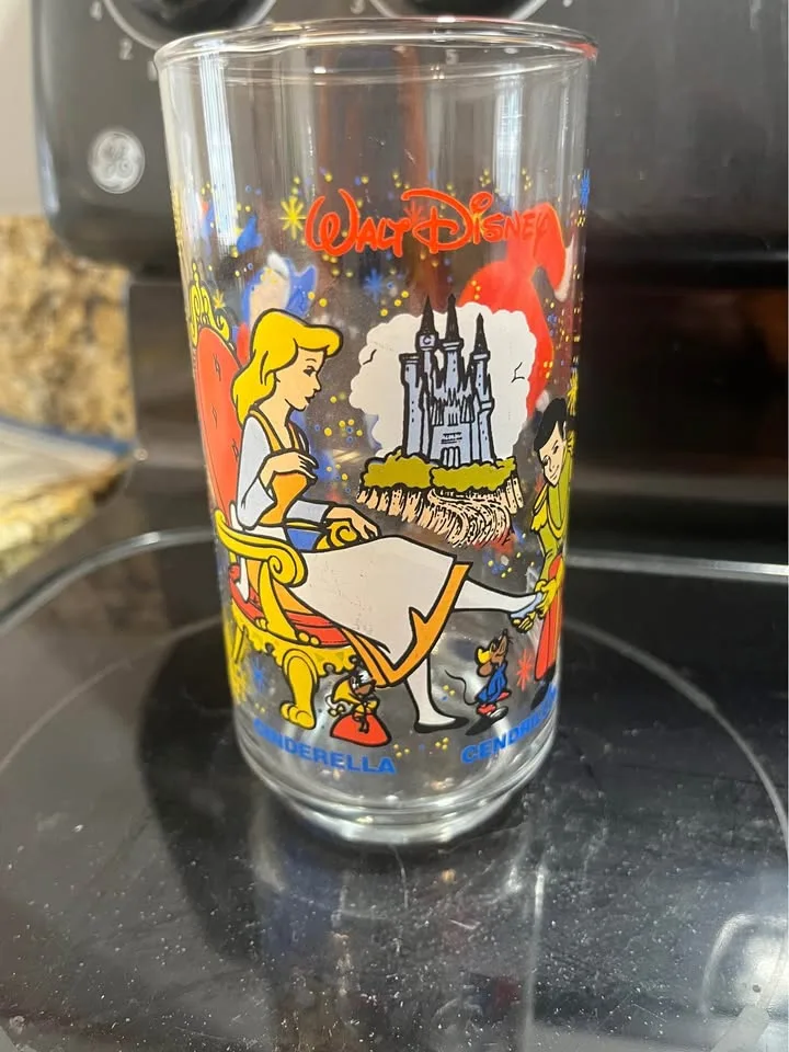 Cinderella McDonalds Glass & Read Along Book image indicator(6)