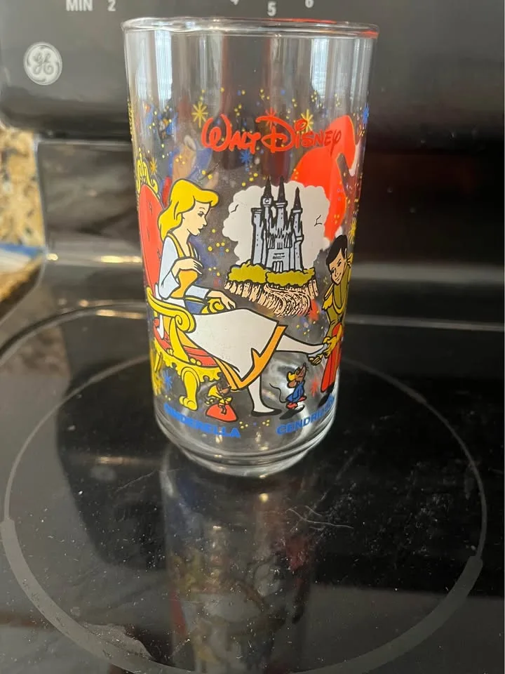 Cinderella McDonalds Glass & Read Along Book image indicator(7)