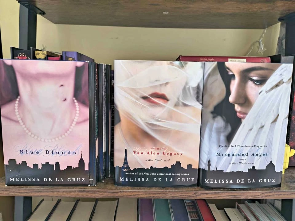 Melissa de la Cruz Blue Bloods Book Series Collection