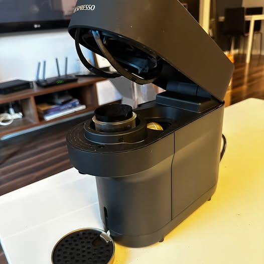 Nespresso Vertuo Pop+ Deluxe Matt Gold & Black - photo 4