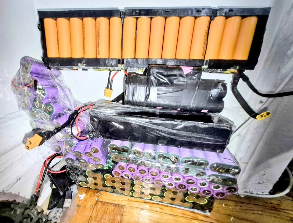 Lithium ion 18650 batteries, approx 100