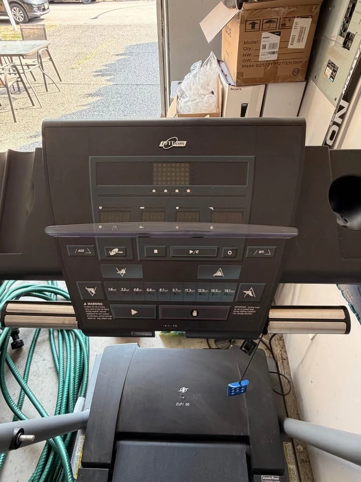 treadmill - photo 2