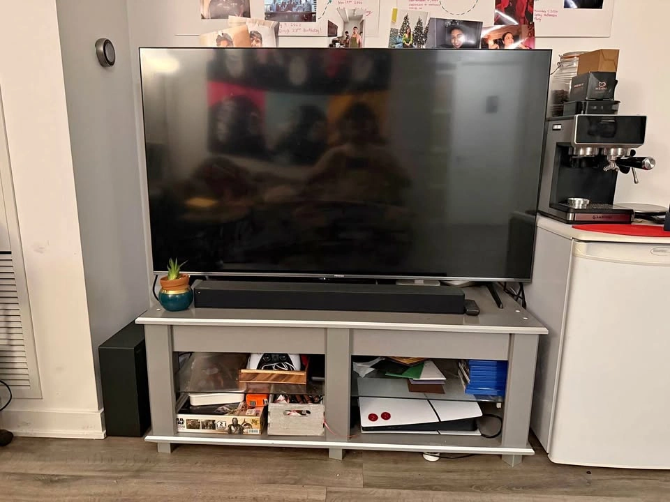 Hisense 43” TV with Soundbar