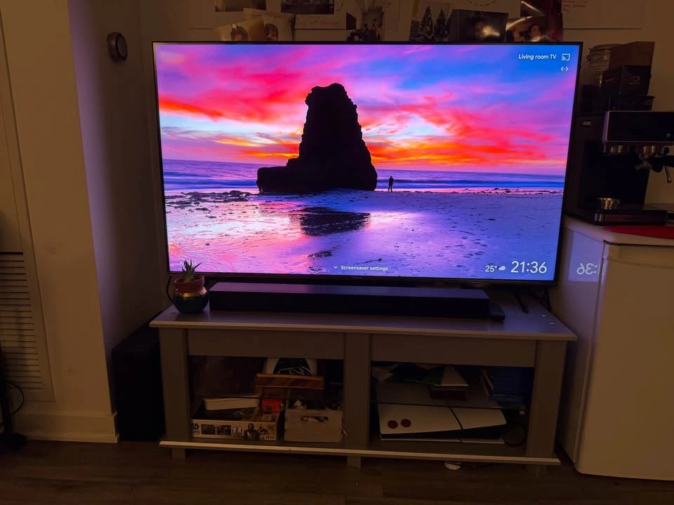 Hisense 43” TV with Soundbar - photo 3