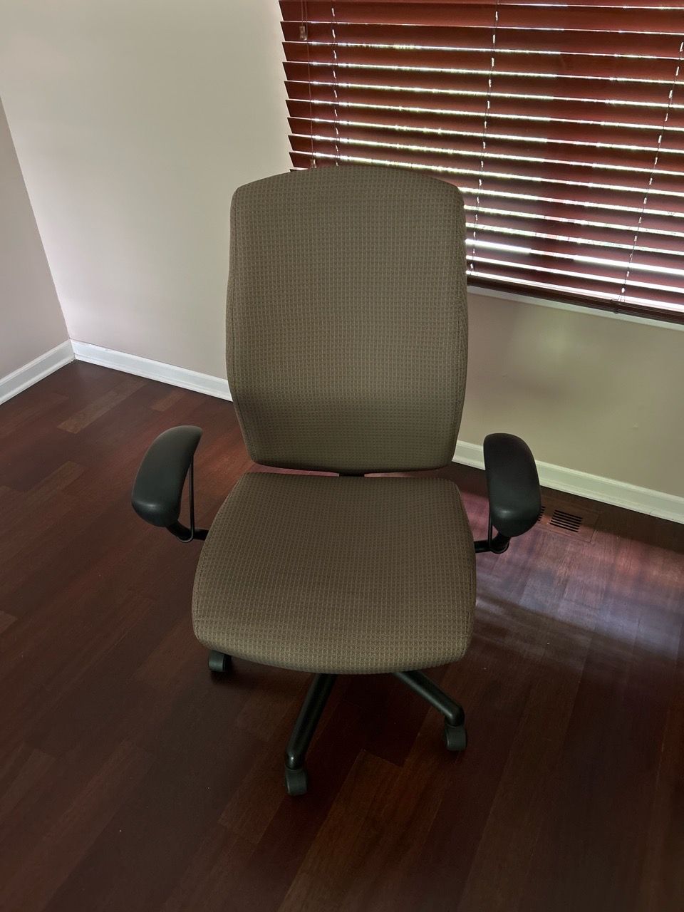 Beautiful Ergonomic Office Chair - photo 2