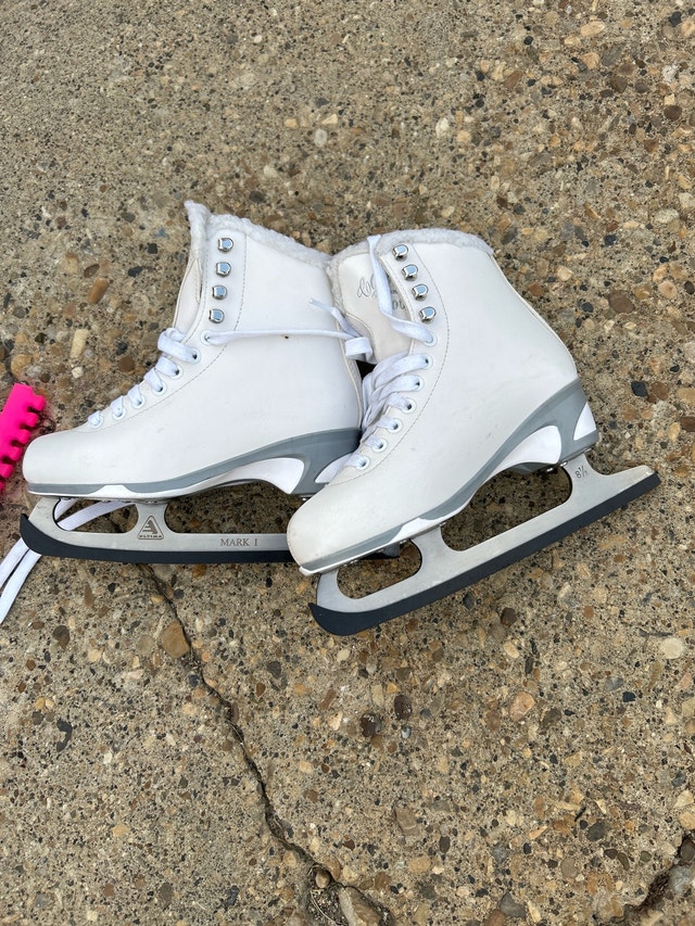 Jackson Figure Skates