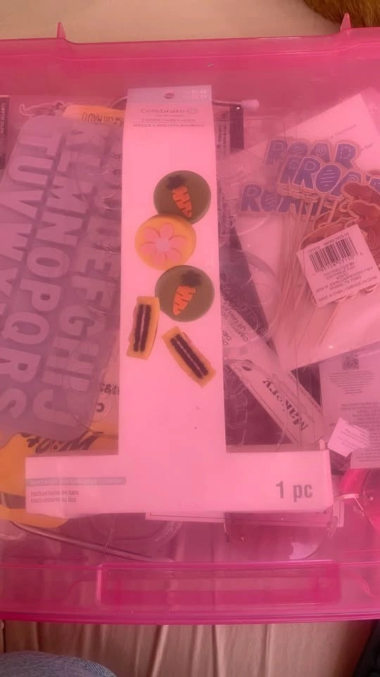 Wilton and Celebrate It Cake Decorating Supplies Bundle - photo 3