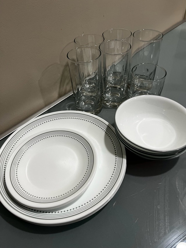 Corelle Dinnerware Set with Glass Tumblers