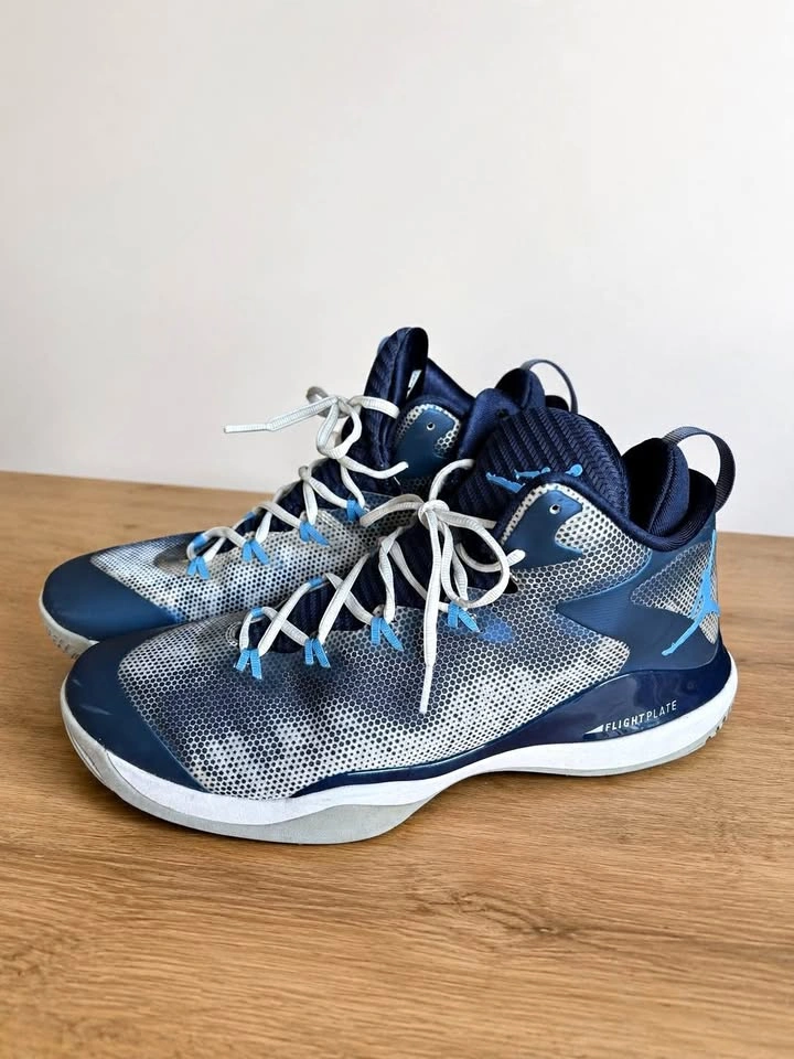 Jordan Basketball Shoes – Men’s Size 13