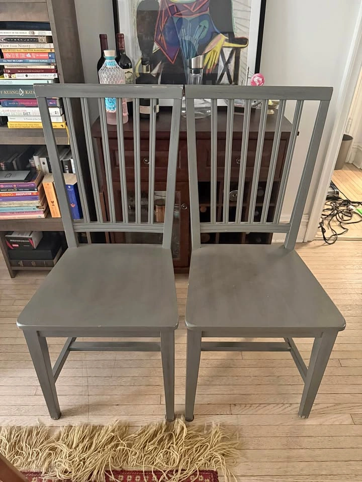 Set of chairs