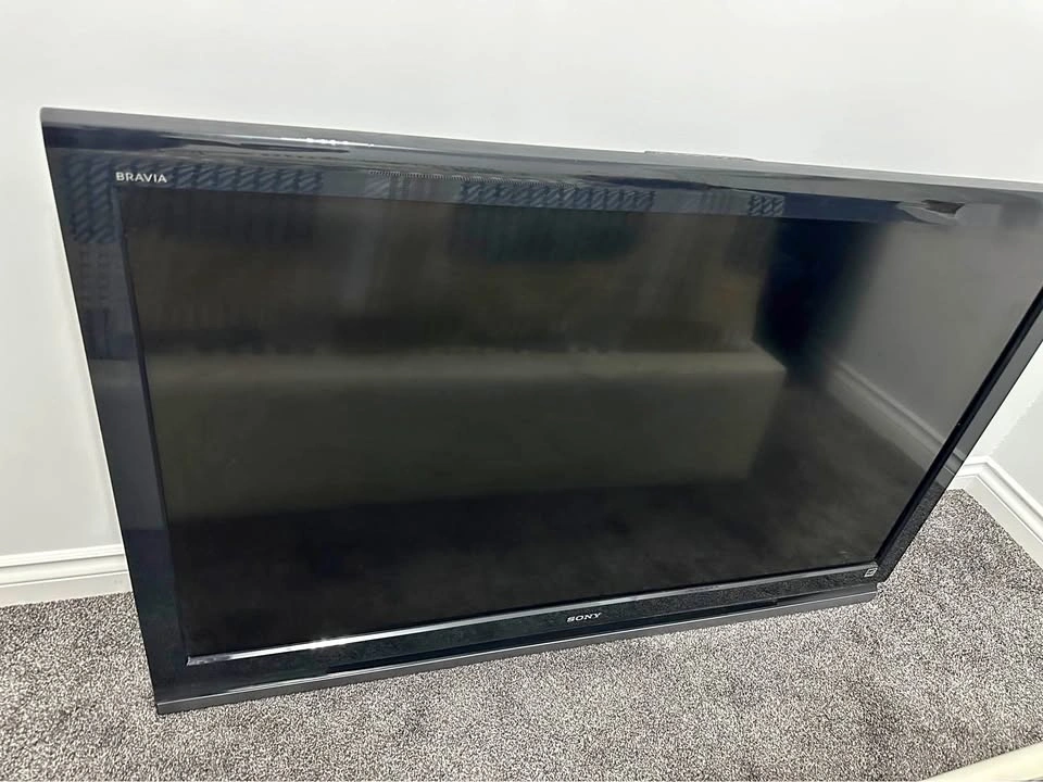 Sony Bravia KDL-52V4100 LCD Digital Color TV