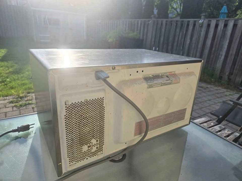 Used Microwave 1100watts - sold as is - photo 4