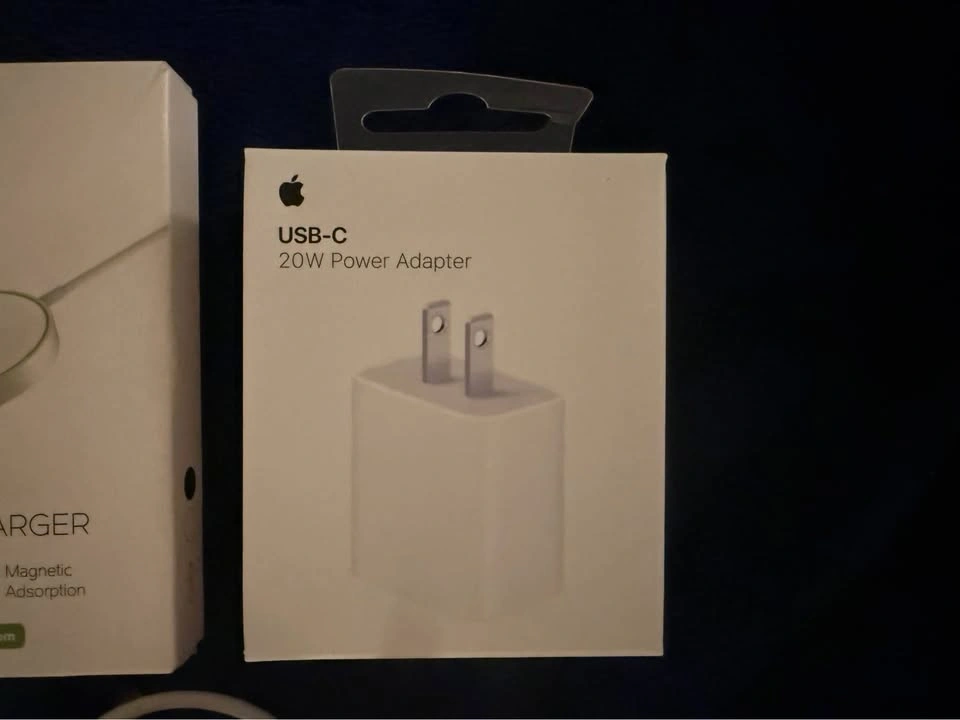 3-in-1 Charging Set (Apple 20W Block, Cable + Wireless Charger) - photo 4