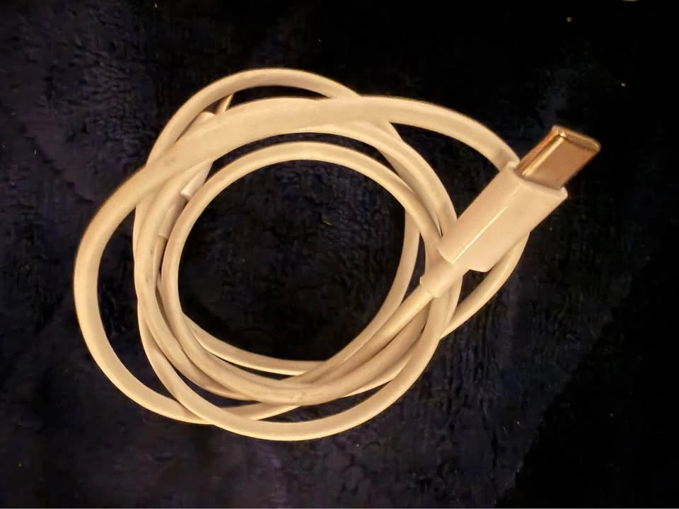 3-in-1 Charging Set (Apple 20W Block, Cable + Wireless Charger) - photo 5