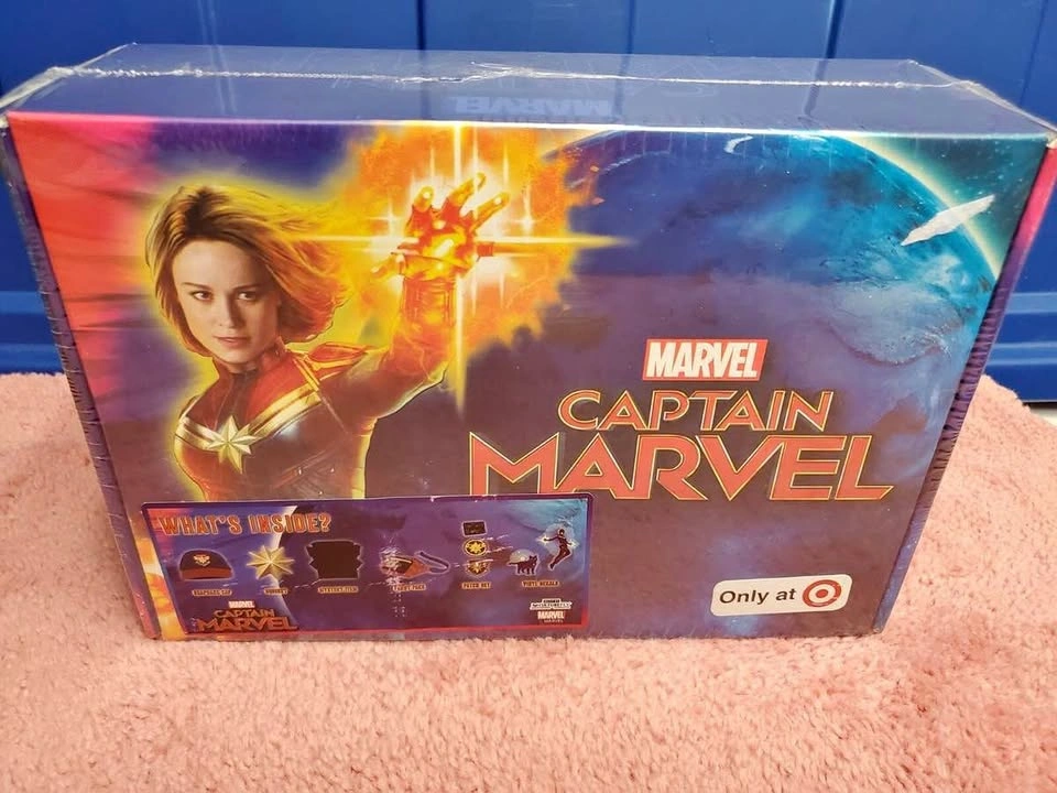 Marvel Gift - Culturefly Captain Marvel Collectors Box