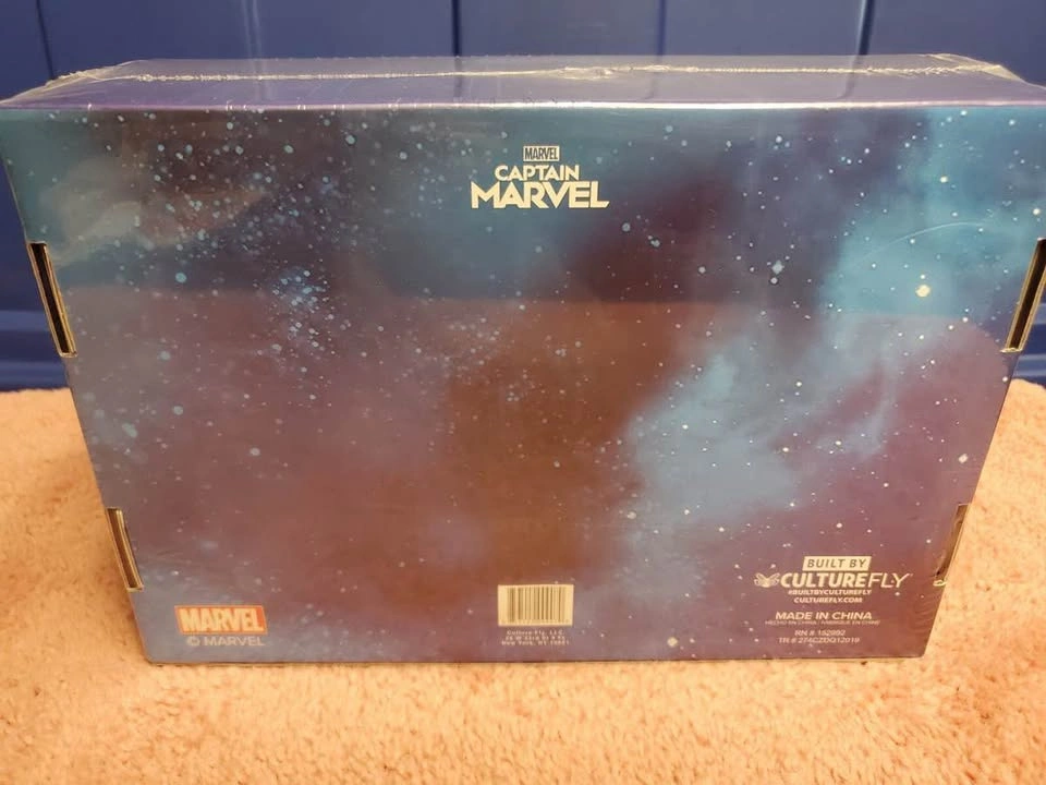 Marvel Gift - Culturefly Captain Marvel Collectors Box - photo 3