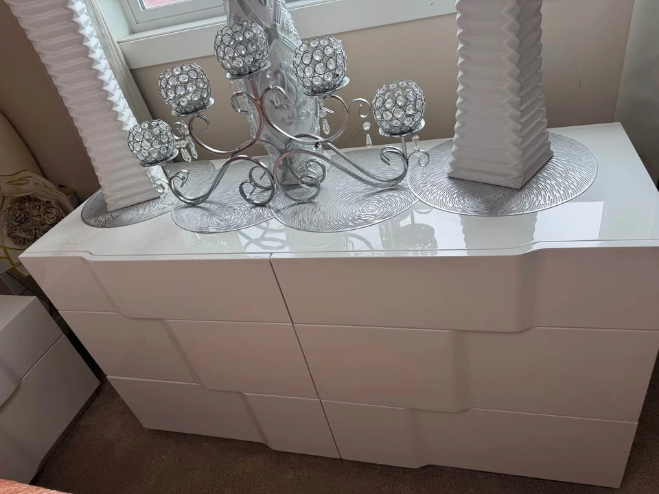 Modern White High Gloss Bedroom Set with LED Headboard - photo 4