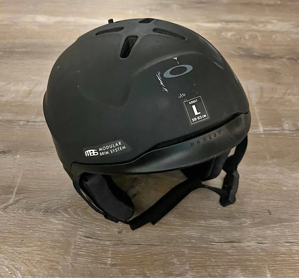 Oakley mod3 ski helmet