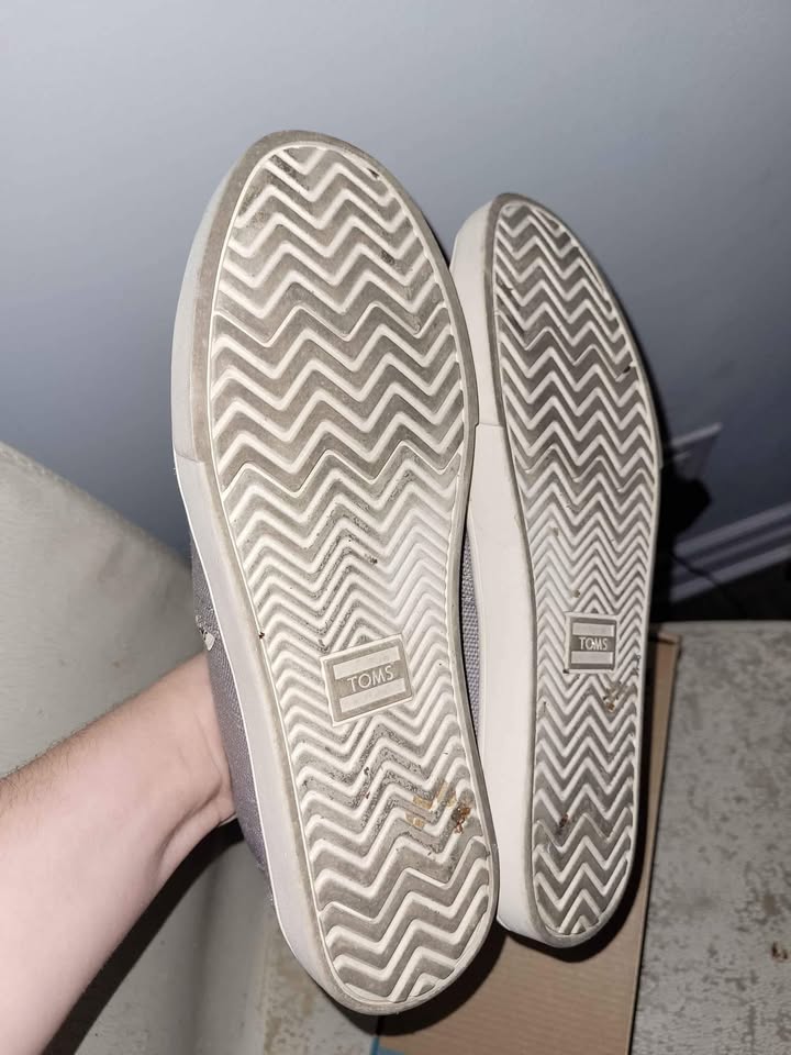 Toms grey canvas (size 7 women) - photo 2