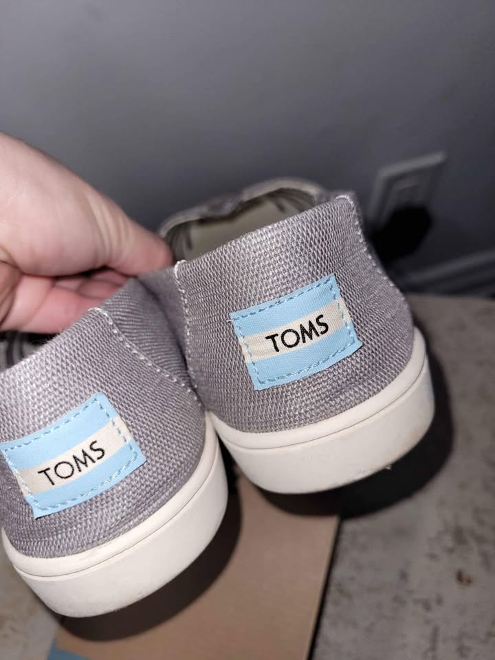 Toms grey canvas (size 7 women) - photo 3