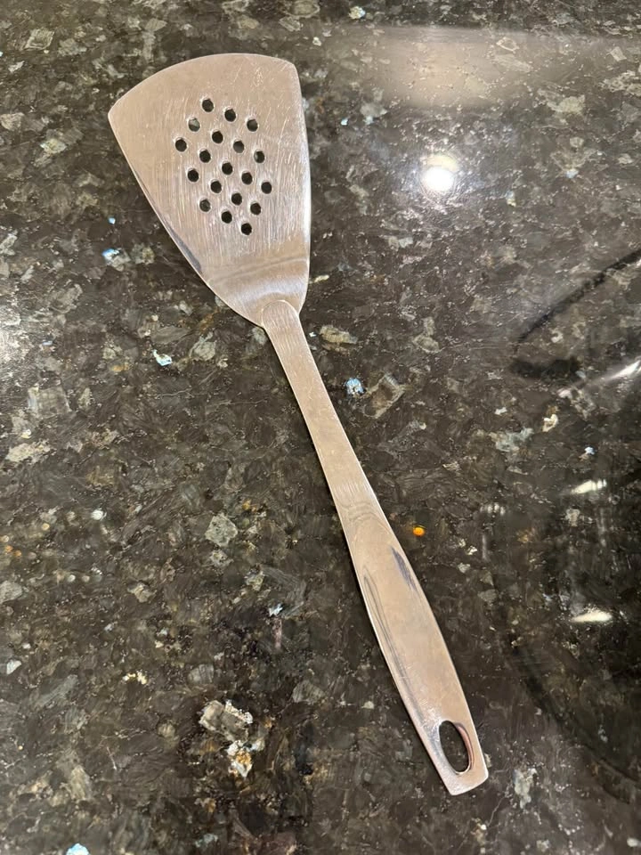 Oneida Stainless Steel Slotted Turner / Spatula