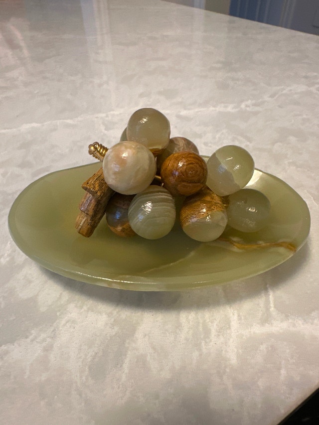 VTG green banded onyx grape cluster with matching onyx leaf dish