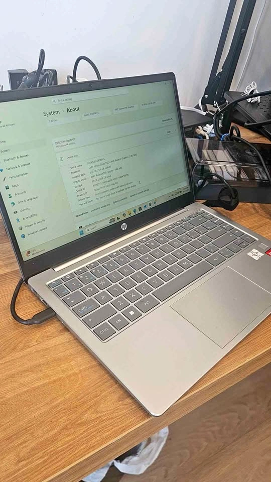 HP 14" Laptop (Needs new battery)