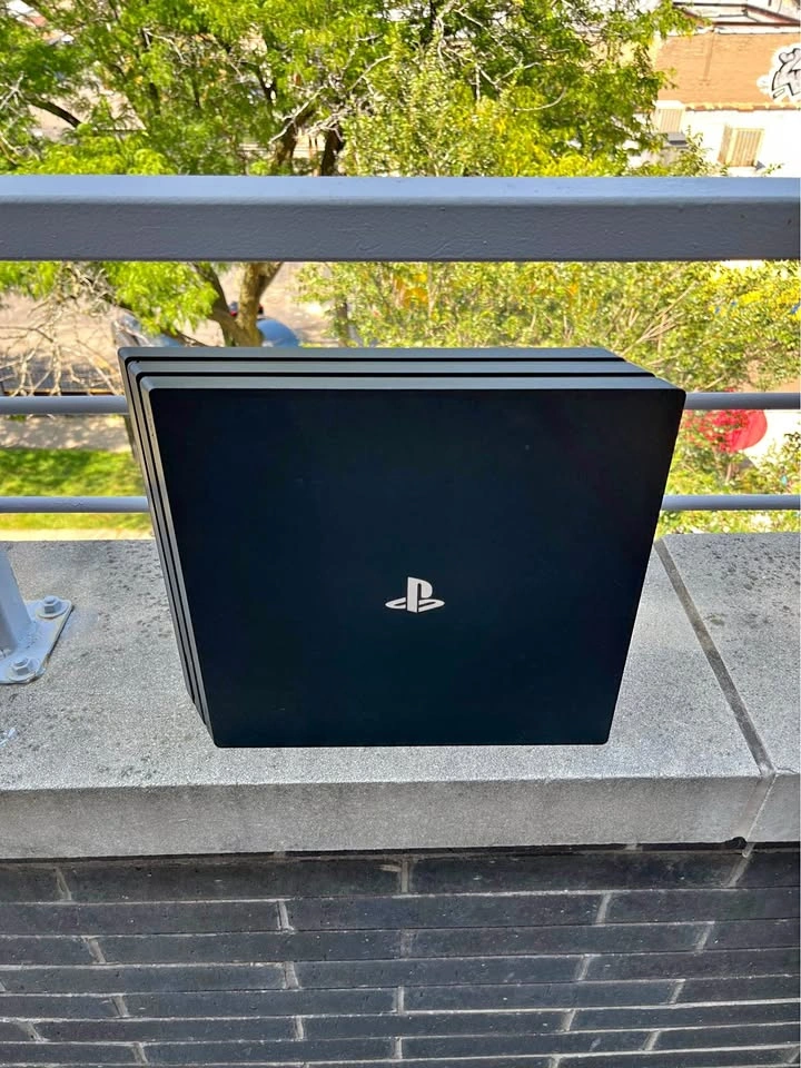 PS4 Pro 1TB + DualShock 4 Controller – Factory Reset / Ready to