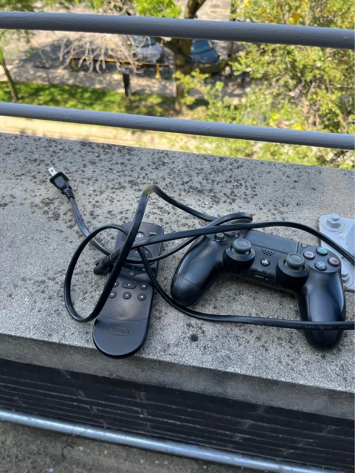 PS4 Pro 1TB + DualShock 4 Controller – Factory Reset / Ready to - photo 5