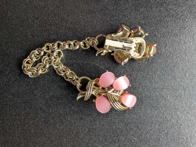 Vintage Gold Tone Floral Cardigan Clip