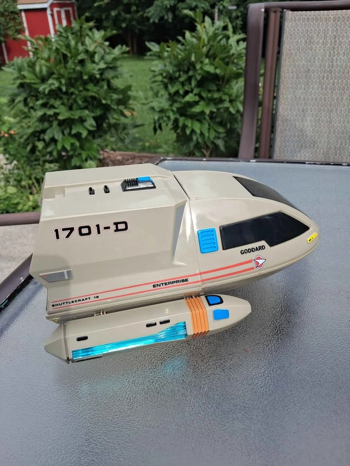 Vintage 90s Playmates Star Trek TNG Shuttlecraft & Figures - photo 2