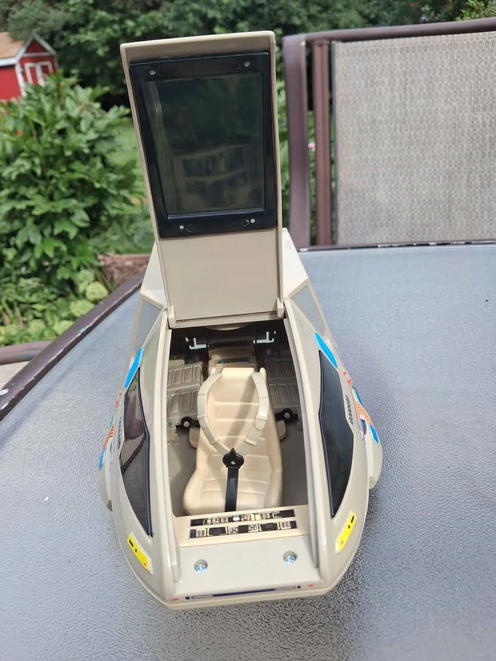 Vintage 90s Playmates Star Trek TNG Shuttlecraft & Figures - photo 3