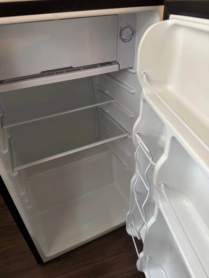 Frigidaire 3.2 cu. ft compact refrigerator - photo 3