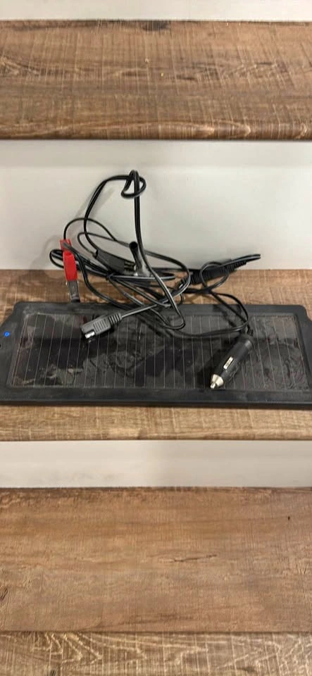 Solar battery charger