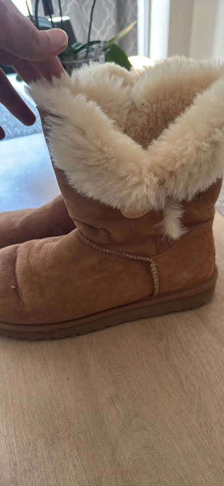 Ugg boots. Ladies. Size 9 - photo 4