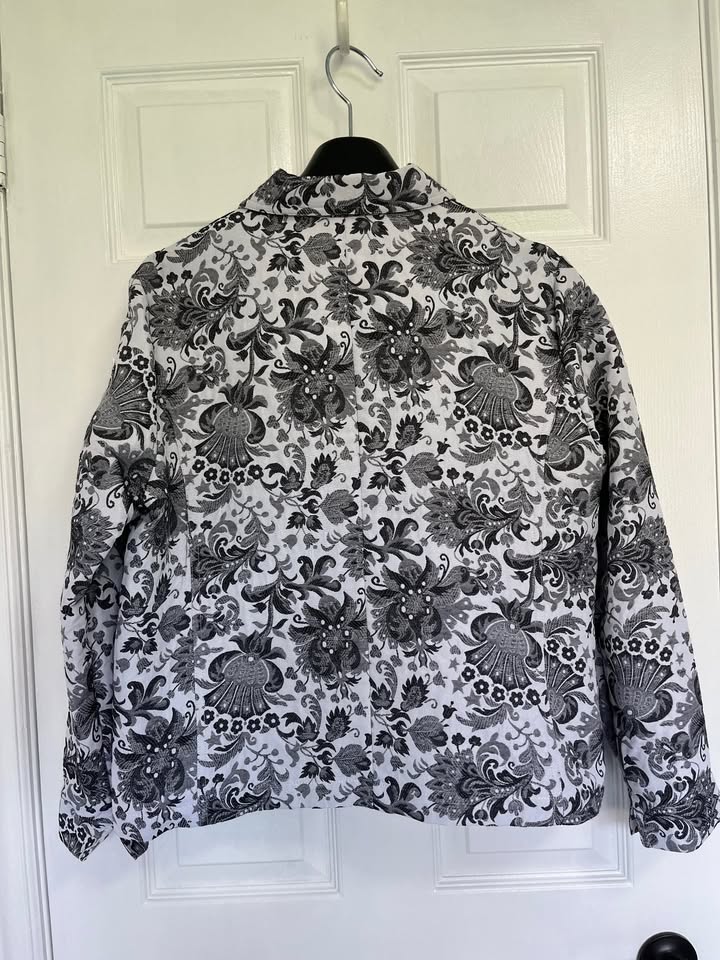 Black and White Floral Chico’s Jacket - photo 2