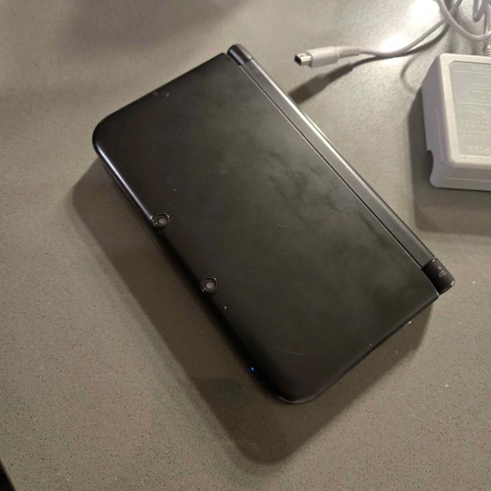 Nintendo 3DS XL Console. Price firm. Excellent condition. - photo 4