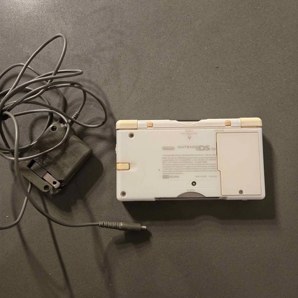 Nintendo DS Lite Console with Charger, Stylus. Working fine. - photo 5