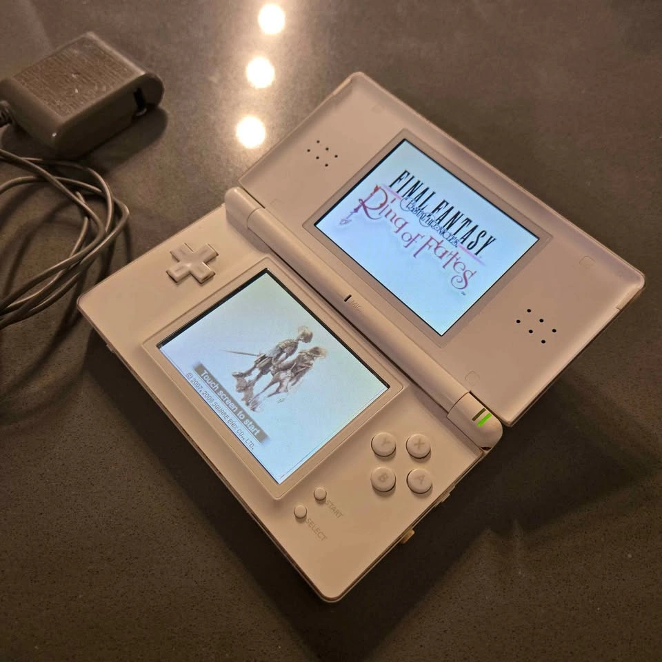 Nintendo DS Lite Console with Charger, Stylus. Working fine. - photo 3