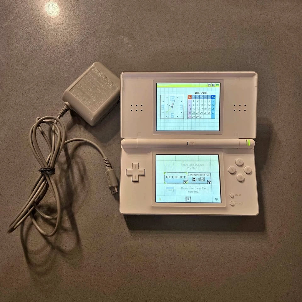 Nintendo DS Lite. With charger and stylus. Very good condition.